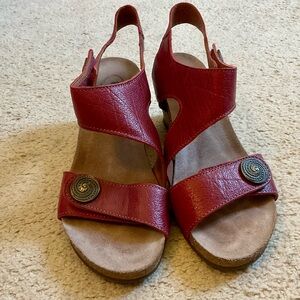 Taos Red Leather Wedge Dress Shoe size 38
